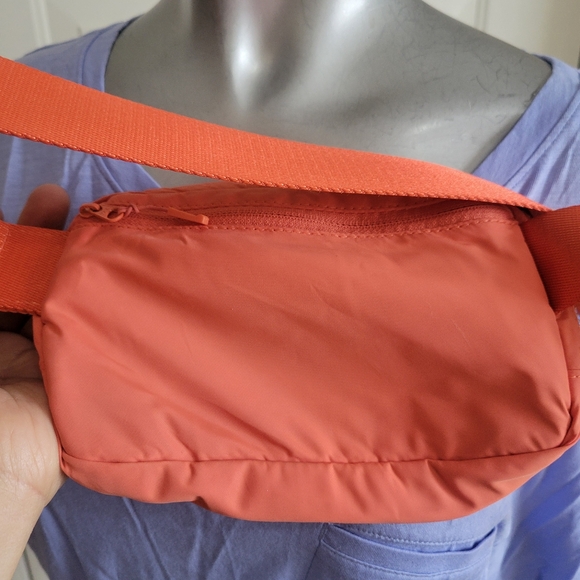 Lululemon Everywhere Belt Bag 1L pink salmon rose - Picture 5 of 10